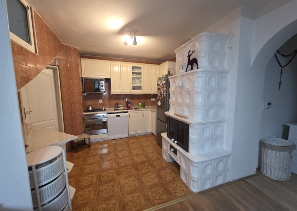 Prenájom priestranného 3 - izbového bytu v dome v centre Bardejova